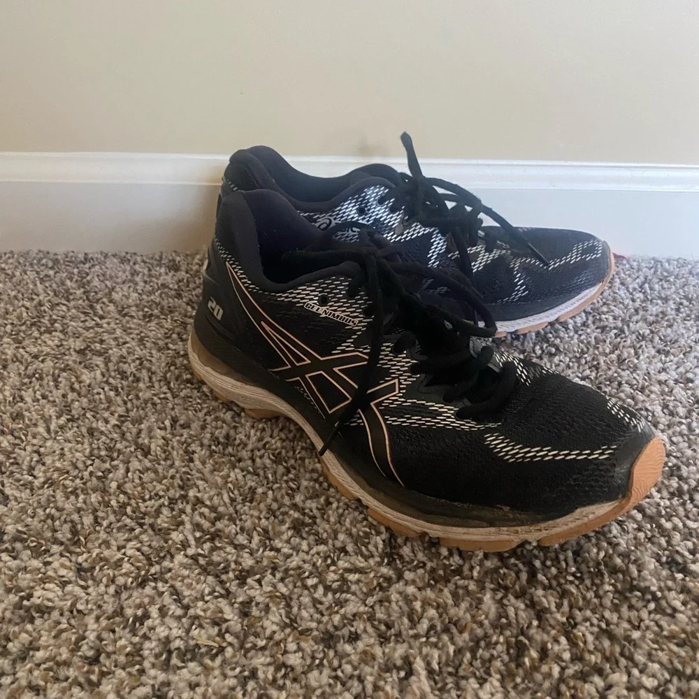 ASICS - Picture 1 of 1